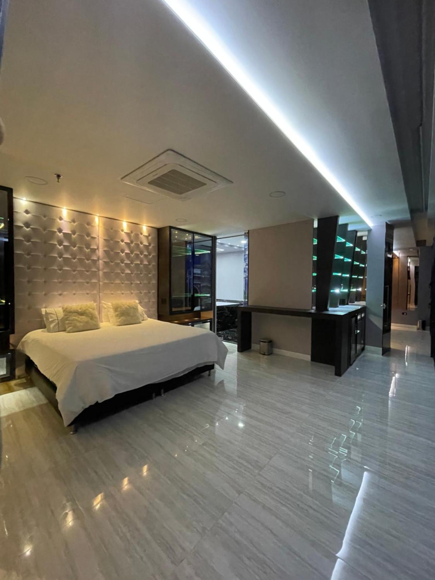 1Million Luxury Suites Medellin Luaran gambar